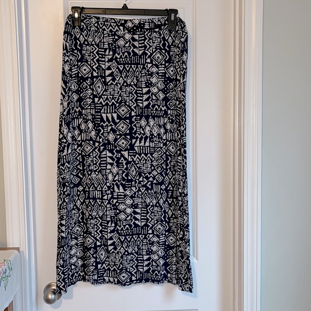 Donna Moore Navy and White Geometric Print Maxi Skirt